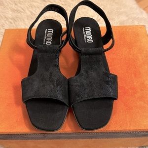 UNWORN Munro Leather Susan Nero Sandals Size 7.5M